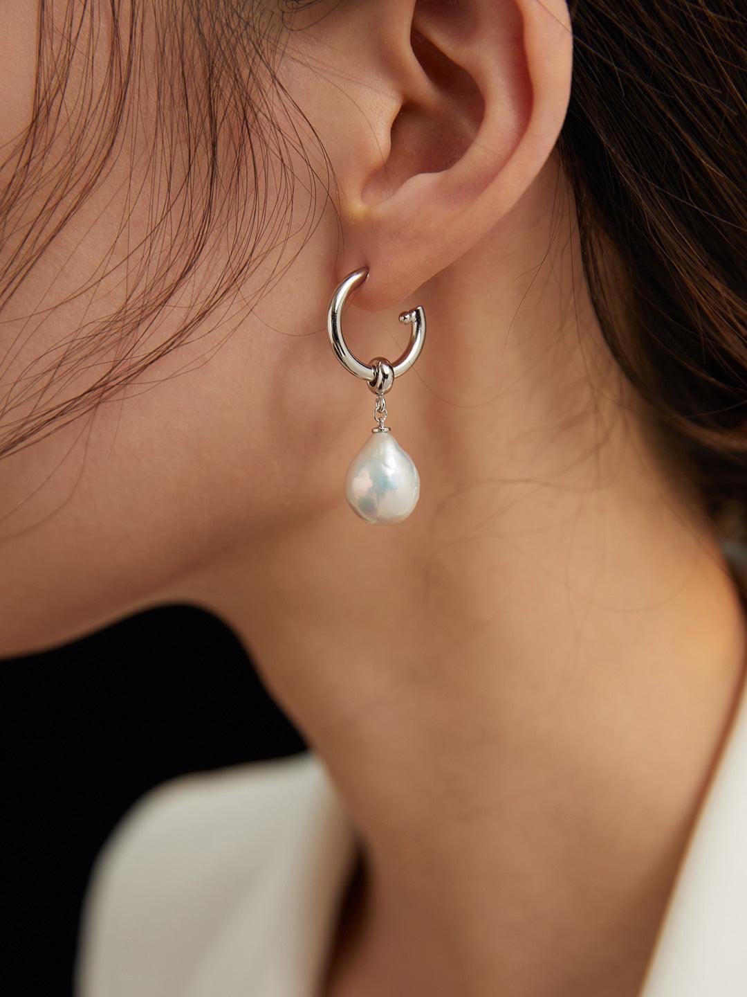 Shaped baroque pearl earrings, can be worn as a pair - MinElèn Jewelry