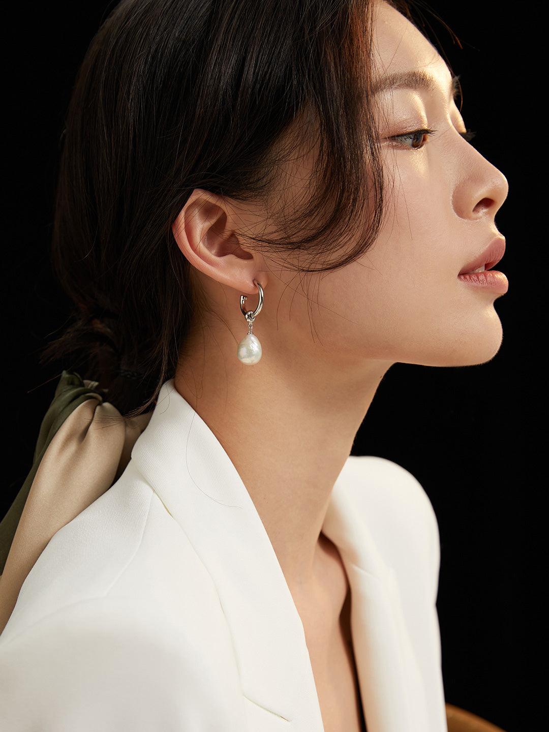 Shaped baroque pearl earrings, can be worn as a pair - MinElèn Jewelry