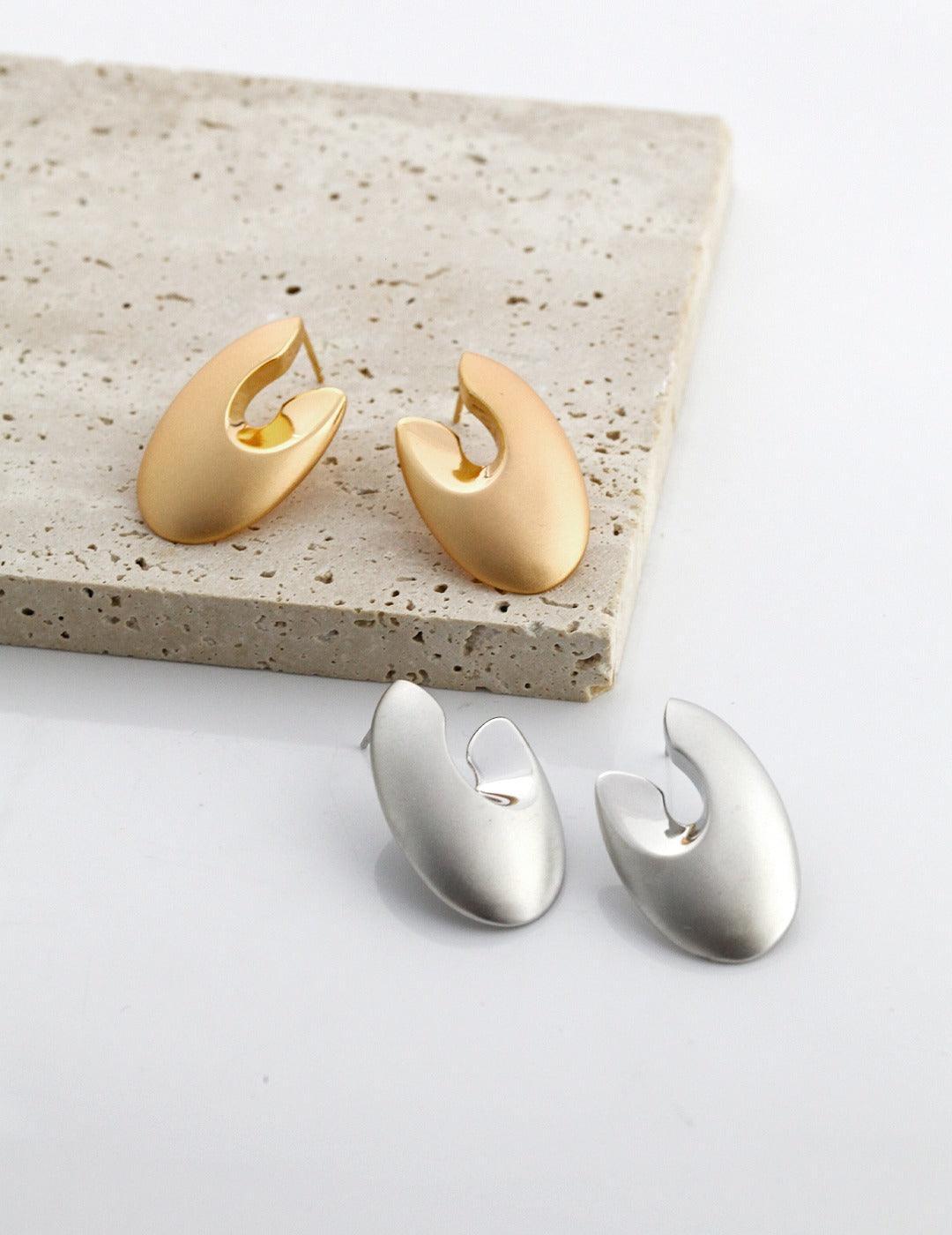 Sterling Silver Earrings Curves, synonymous with beauty - MinElèn Jewelry