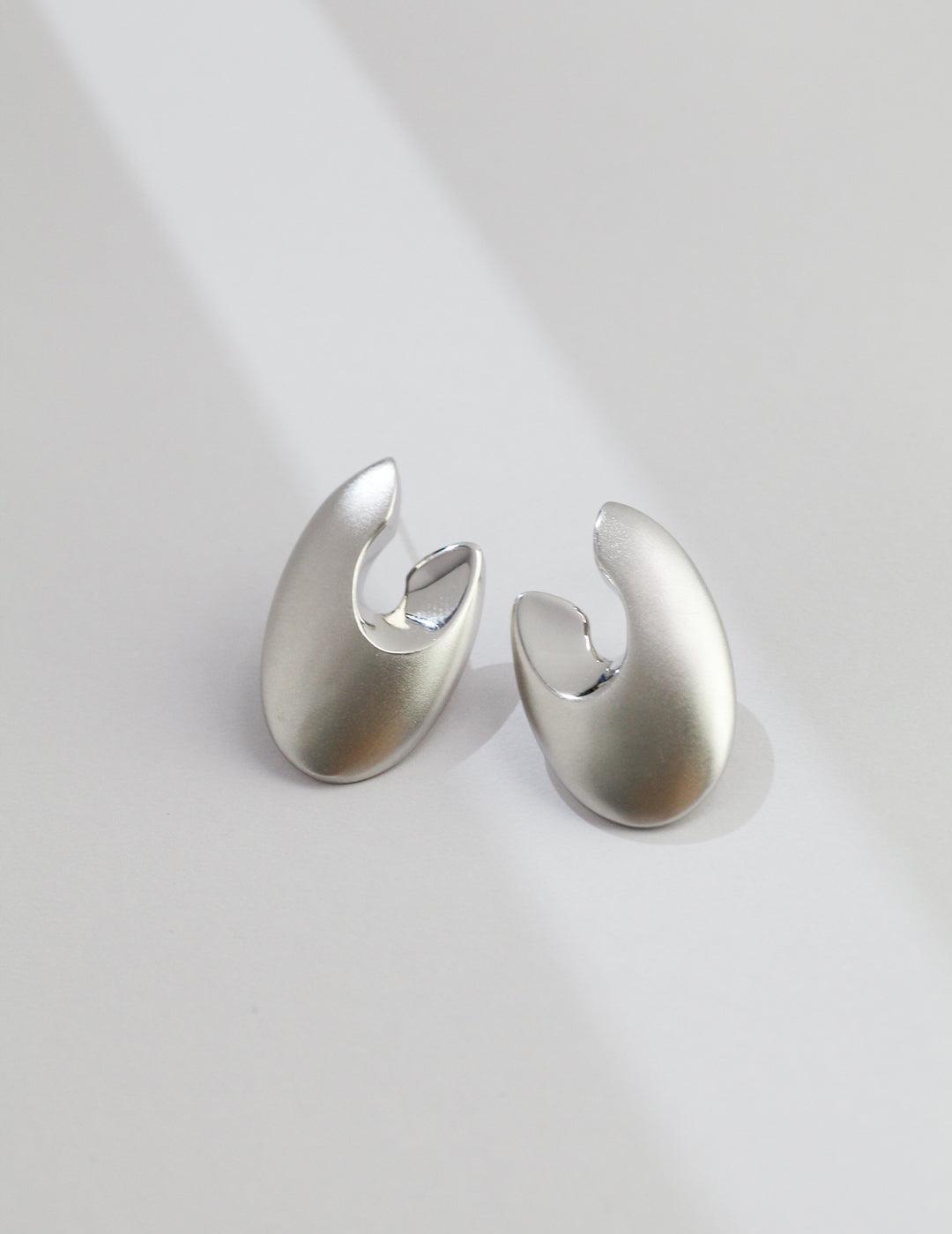 Sterling Silver Earrings Curves, synonymous with beauty - MinElèn Jewelry