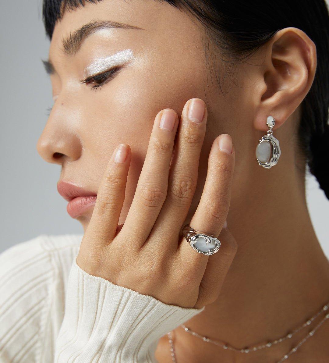 Mother of pearl earrings in sterling silver