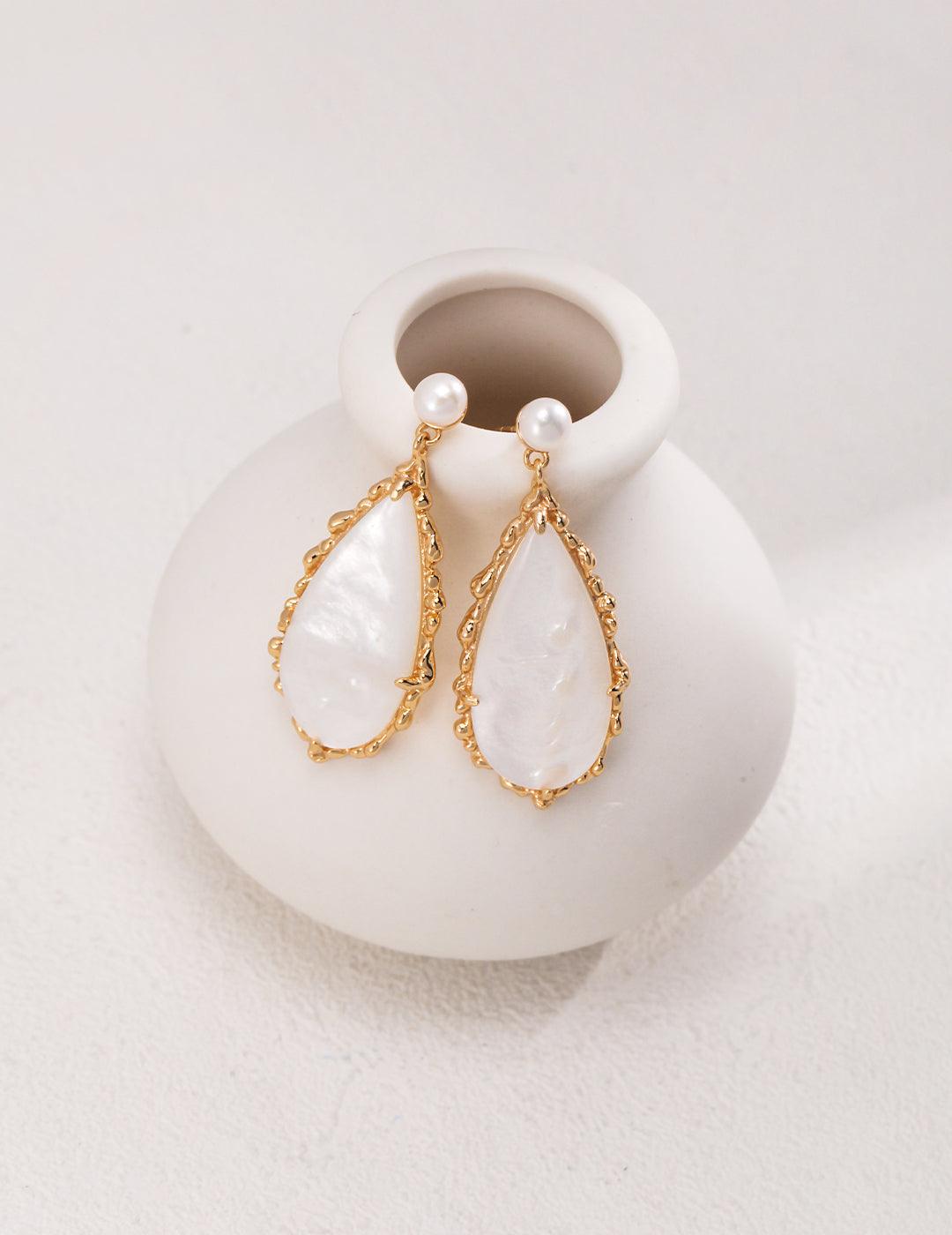 Horseshoe conch cut into drop pearl earrings - MinElèn Jewelry