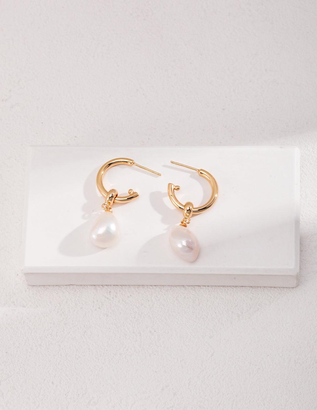 Shaped baroque pearl earrings, can be worn as a pair - MinElèn Jewelry