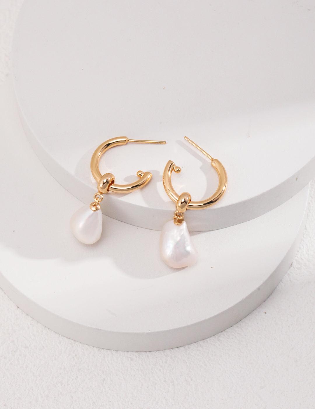 Shaped baroque pearl earrings, can be worn as a pair - MinElèn Jewelry