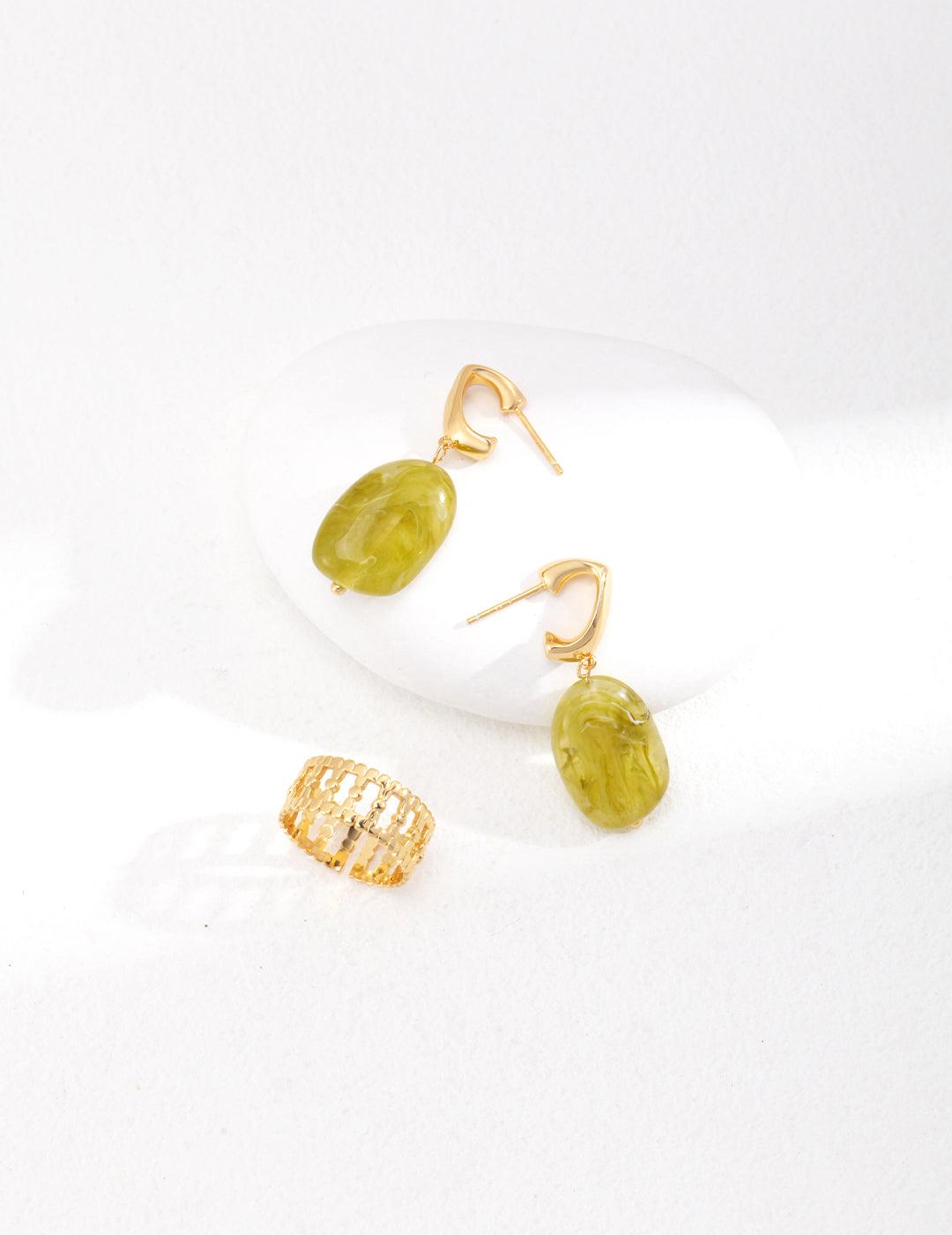 Modern Style Green Resin Earrings - MinElèn Jewelry