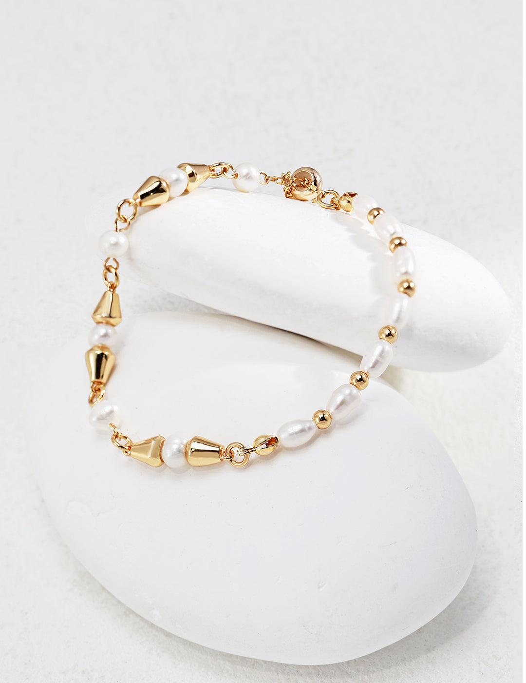 Golden line pearl bracelet, each pearl shines with a unique luster - MinElèn Jewelry