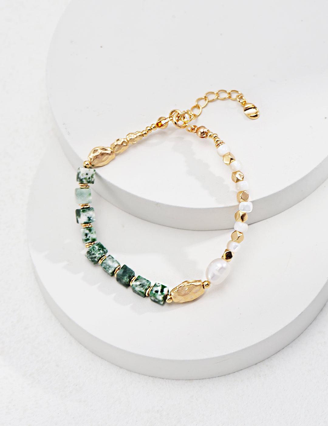 The emerald-colored square gemstones are jade-like, exuding serenity and elegance. - MinElèn Jewelry