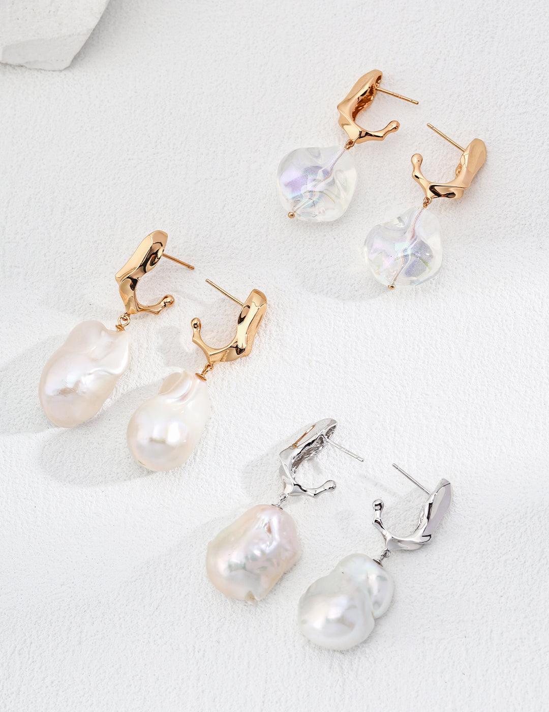 Natural pearl/resin earrings